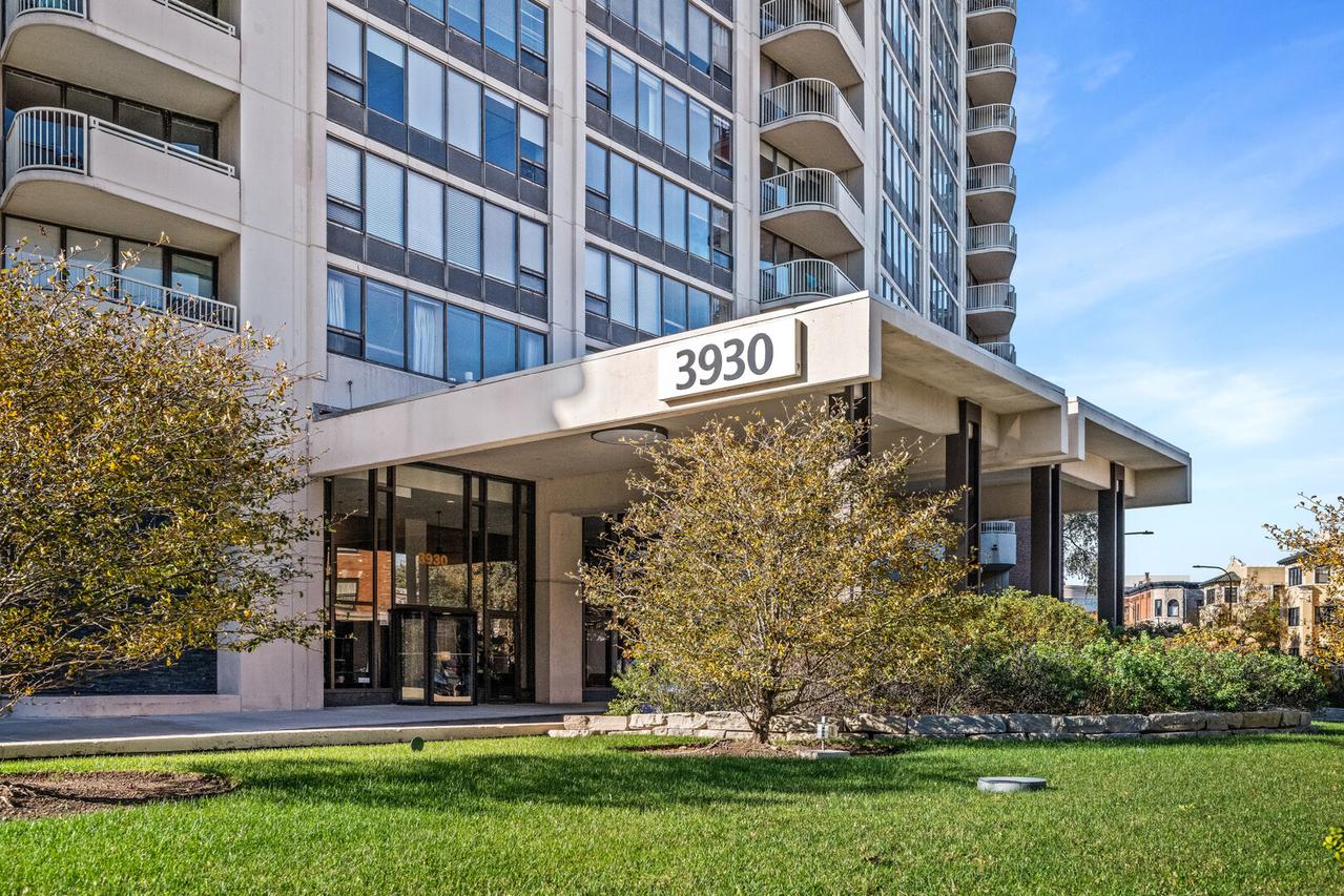 3930 N Pine Grove Ave. #1109, Chicago, IL 60613