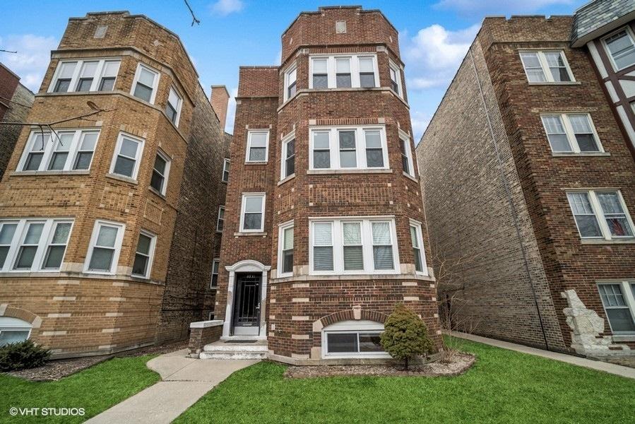 4831 W Roscoe St., Chicago, IL 60641