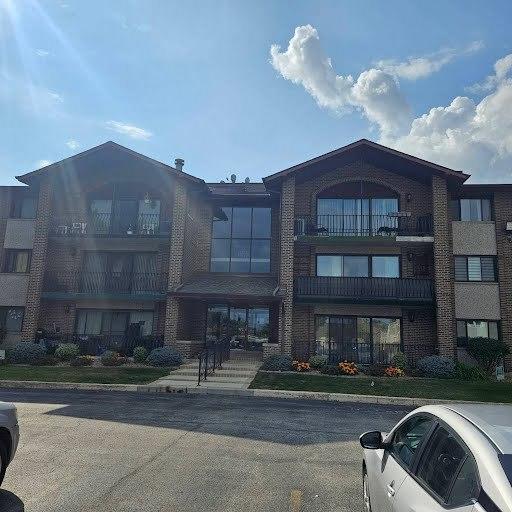 9051 S Roberts Rd. #102, Hickory Hills, IL 60457