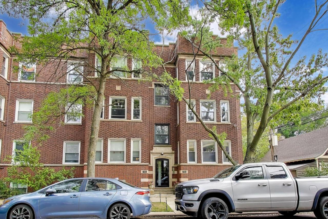 7321 N Paulina St. #2, Chicago, IL 60626