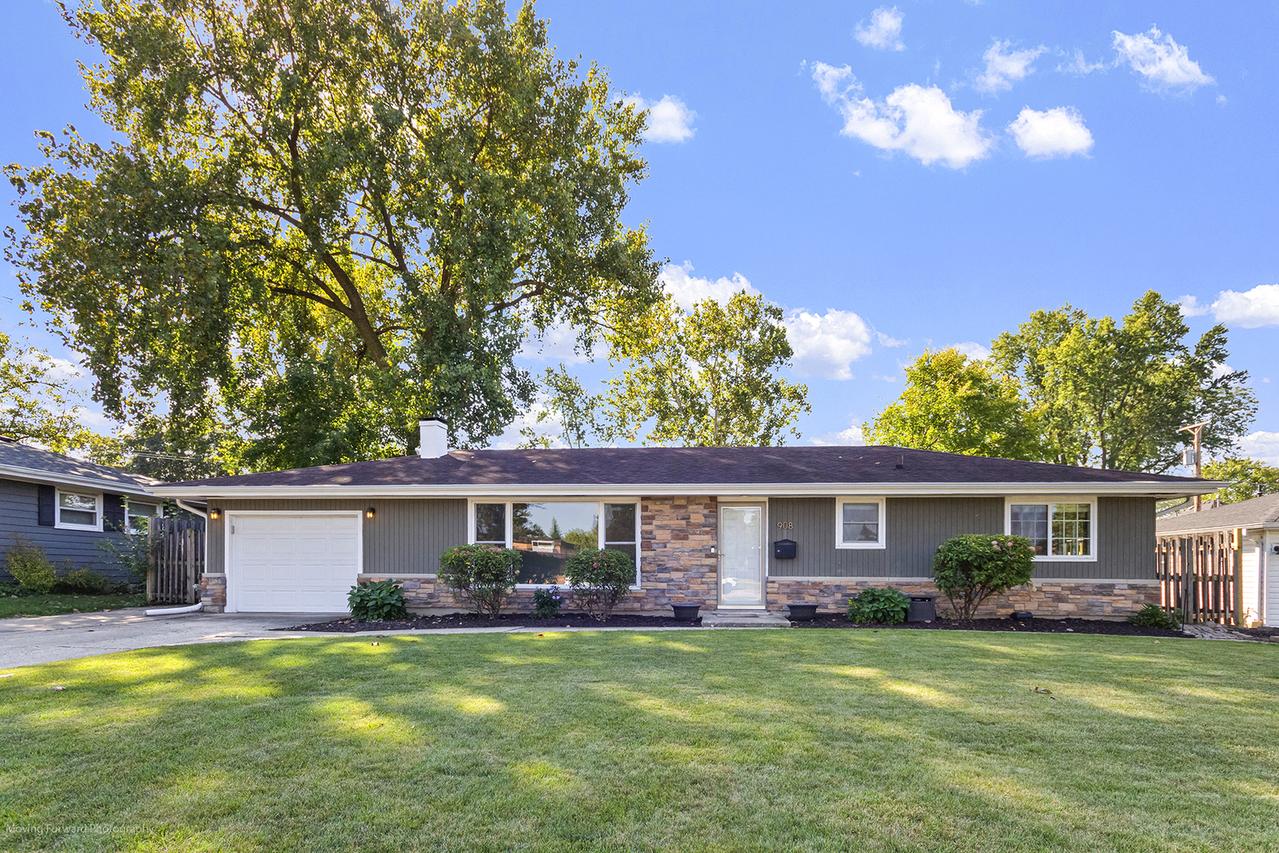 908 Bridle Ln., Wheaton, IL 60187