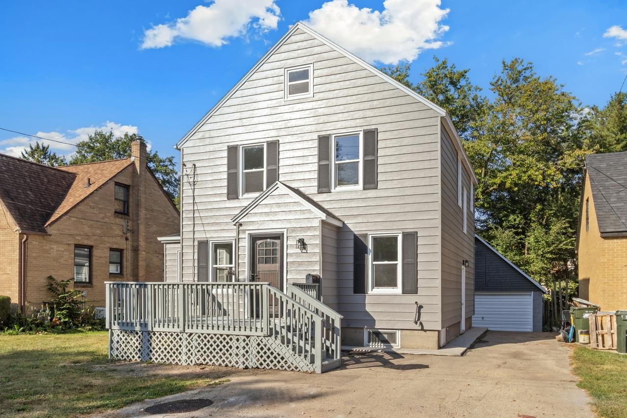 1507 5th Ave., Sterling, IL 61081