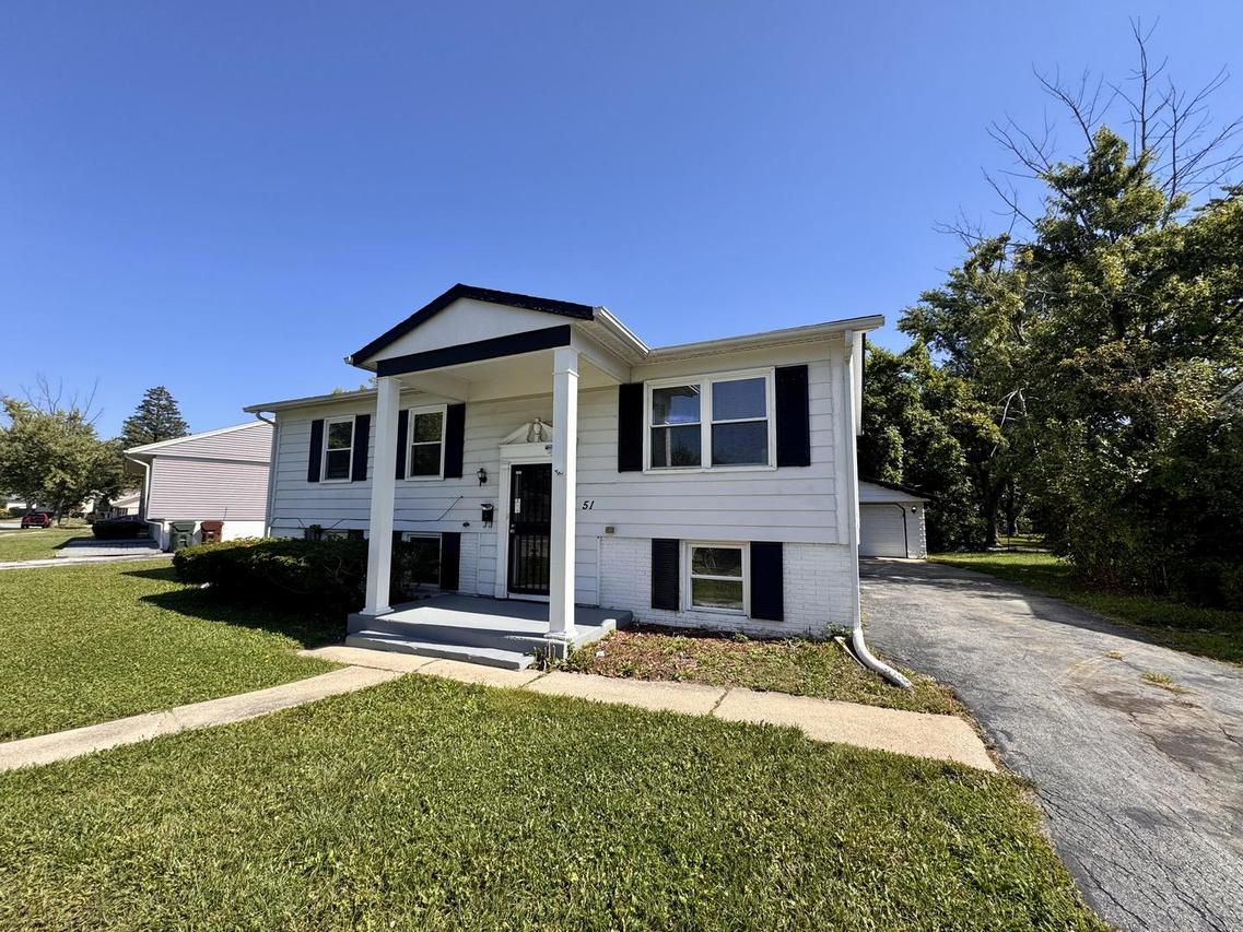 51 N Pine Ln., Glenwood, IL 60425