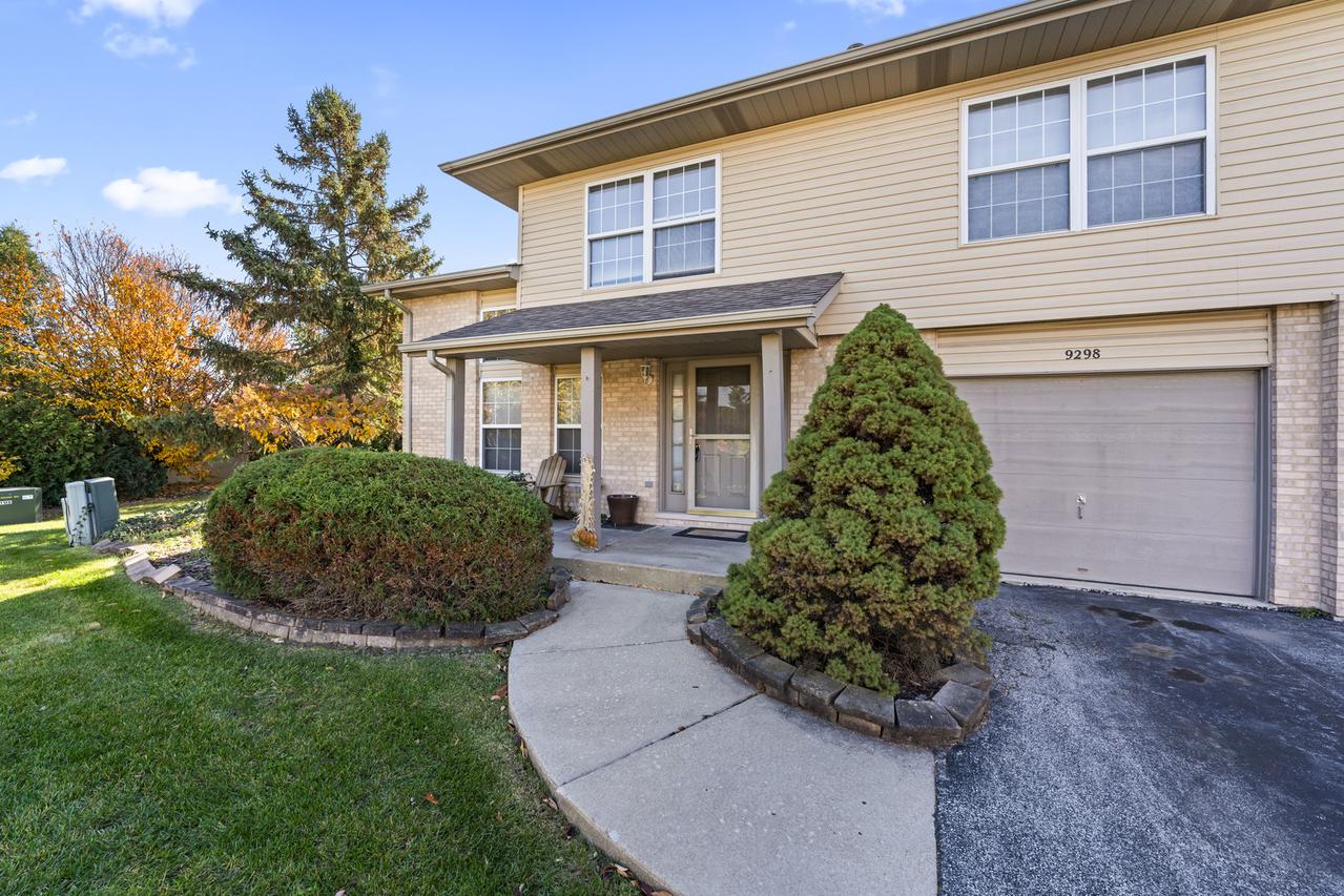 9298 Meadowview Dr., Orland Hills, IL 60487