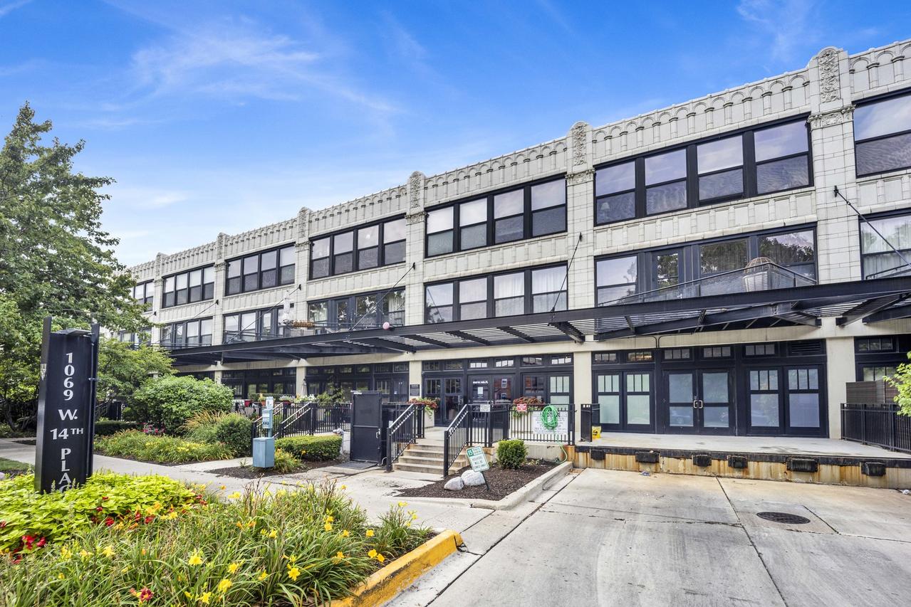 1069 W 14th Pl. #329, Chicago, IL 60608