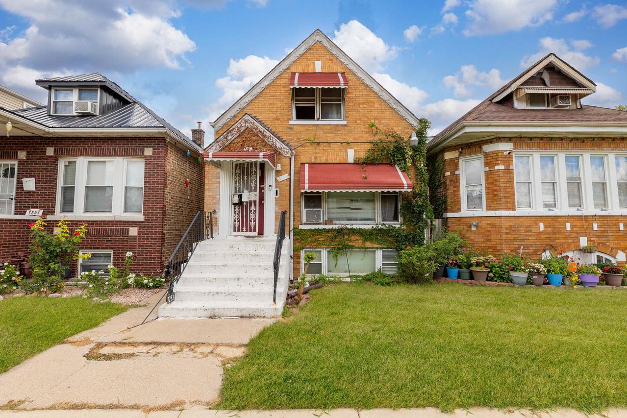 7255 S Artesian Ave., Chicago, IL 60629