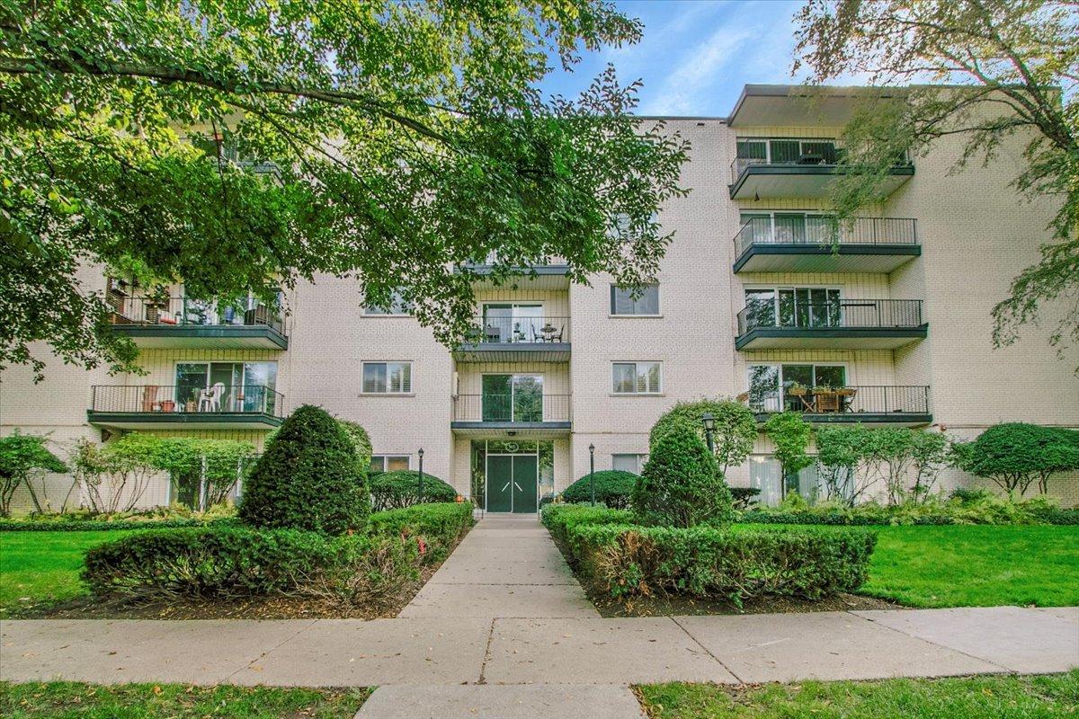 820 Oakton St. #2B, Evanston, IL 60202