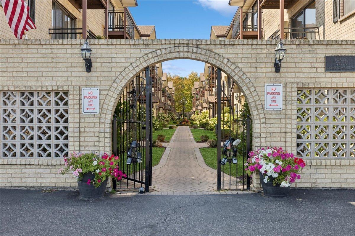 5143 N East River Rd. #152B, Chicago, IL 60656