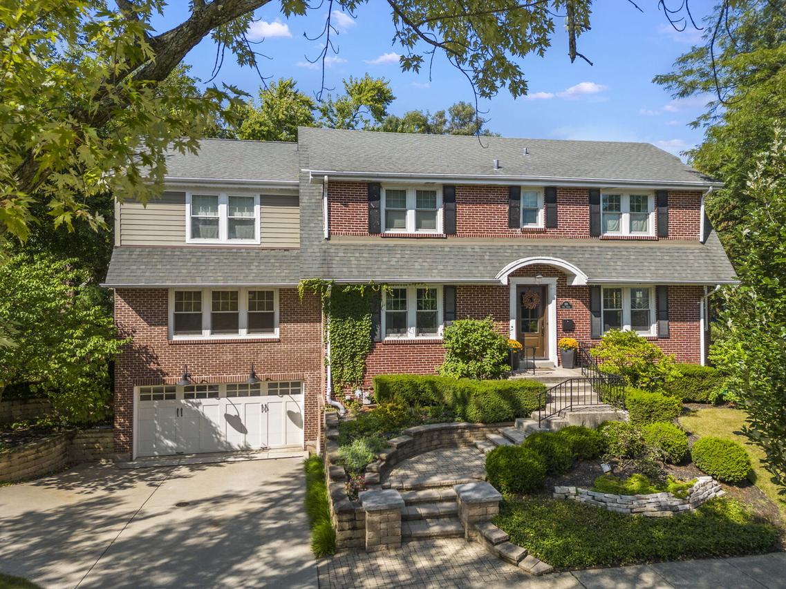 388 Hill Ave., Glen Ellyn, IL 60137