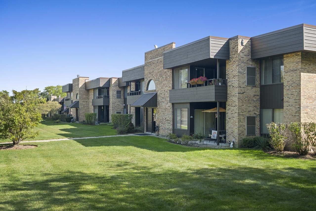 1414 N Sterling Ave. #202, Palatine, IL 60067