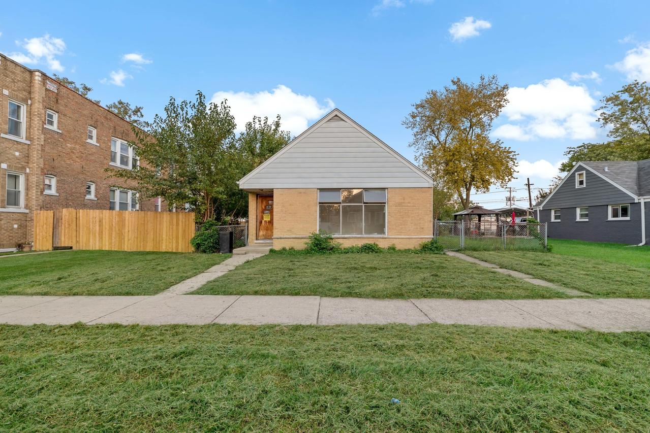 823 S 14th Ave., Maywood, IL 60153