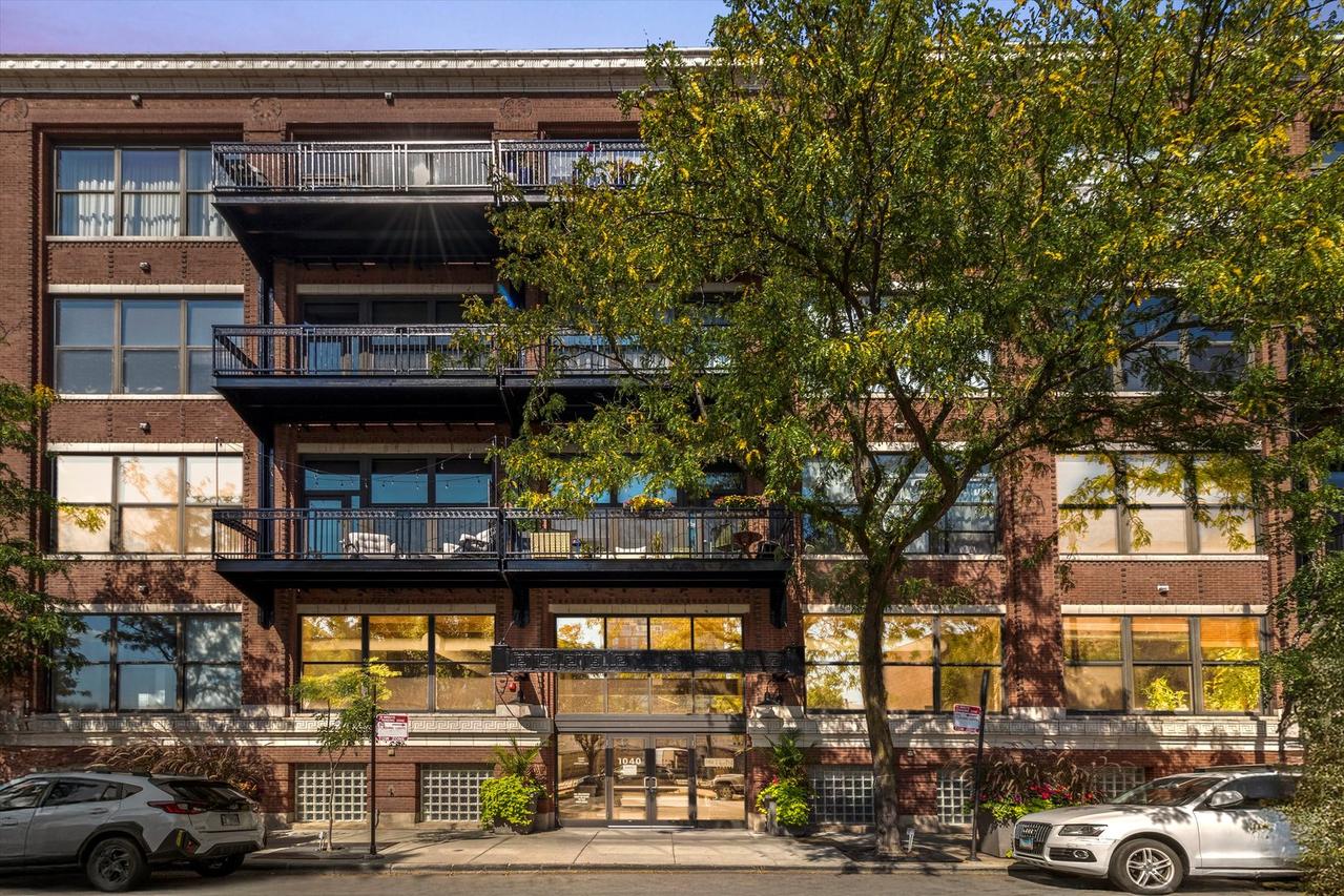 1040 W Adams St. #427, Chicago, IL 60607