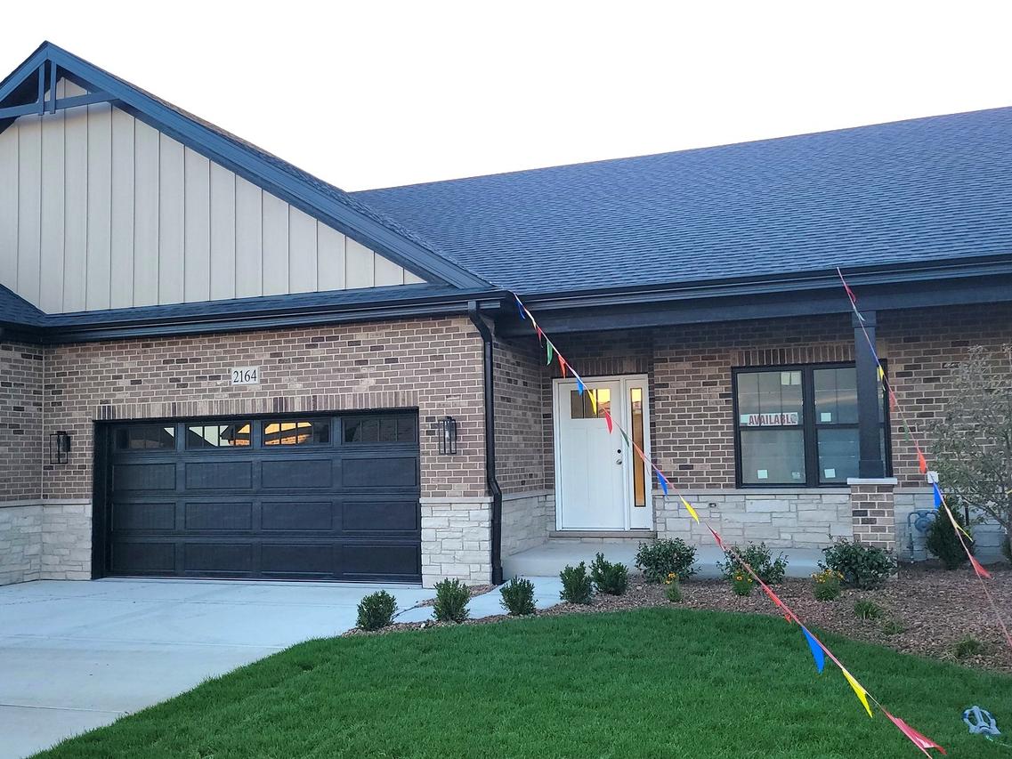 2164 Sky Harbor Dr., New Lenox, IL 60451