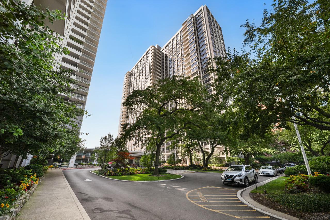 4250 N Marine Dr. #1235, Chicago, IL 60613
