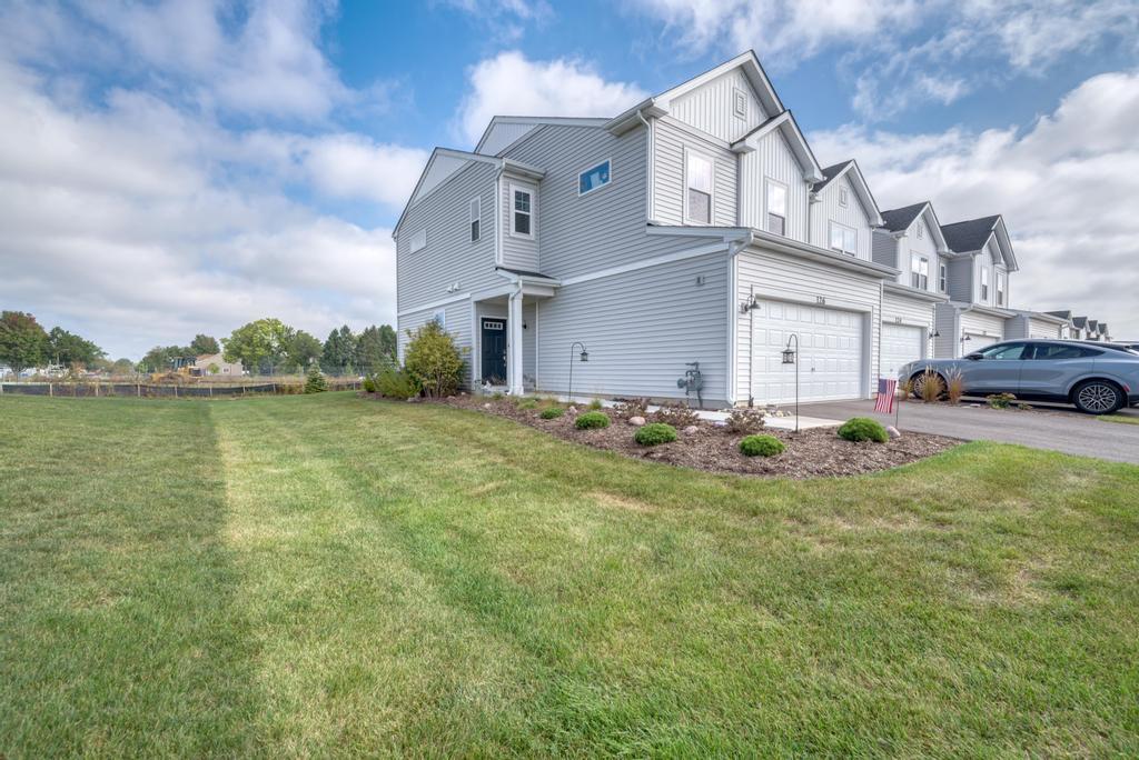 126 Kingsport Dr., South Elgin, IL 60177