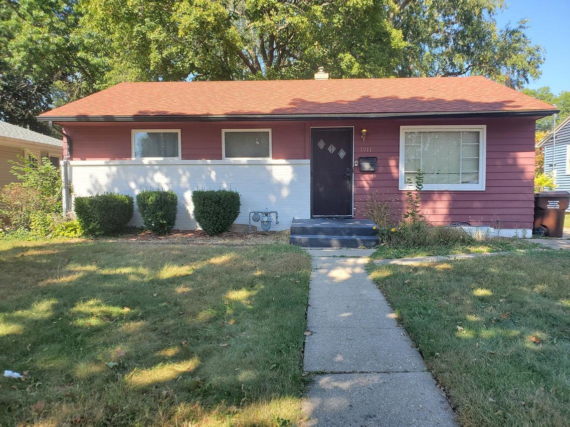 1911 Crestwood Ave., Rockford, IL 61103