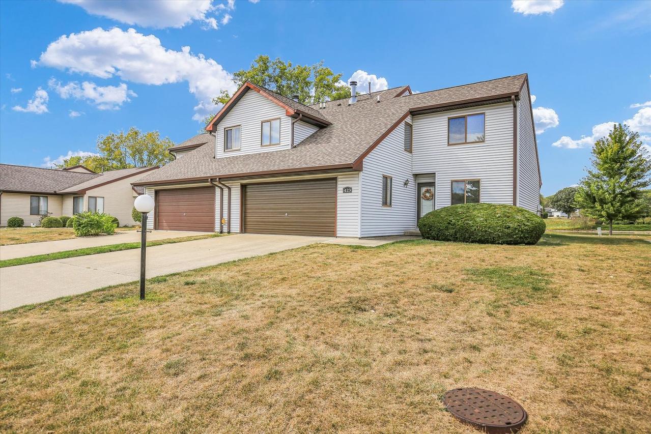 423 Clearwater Dr., Champaign, IL 61822