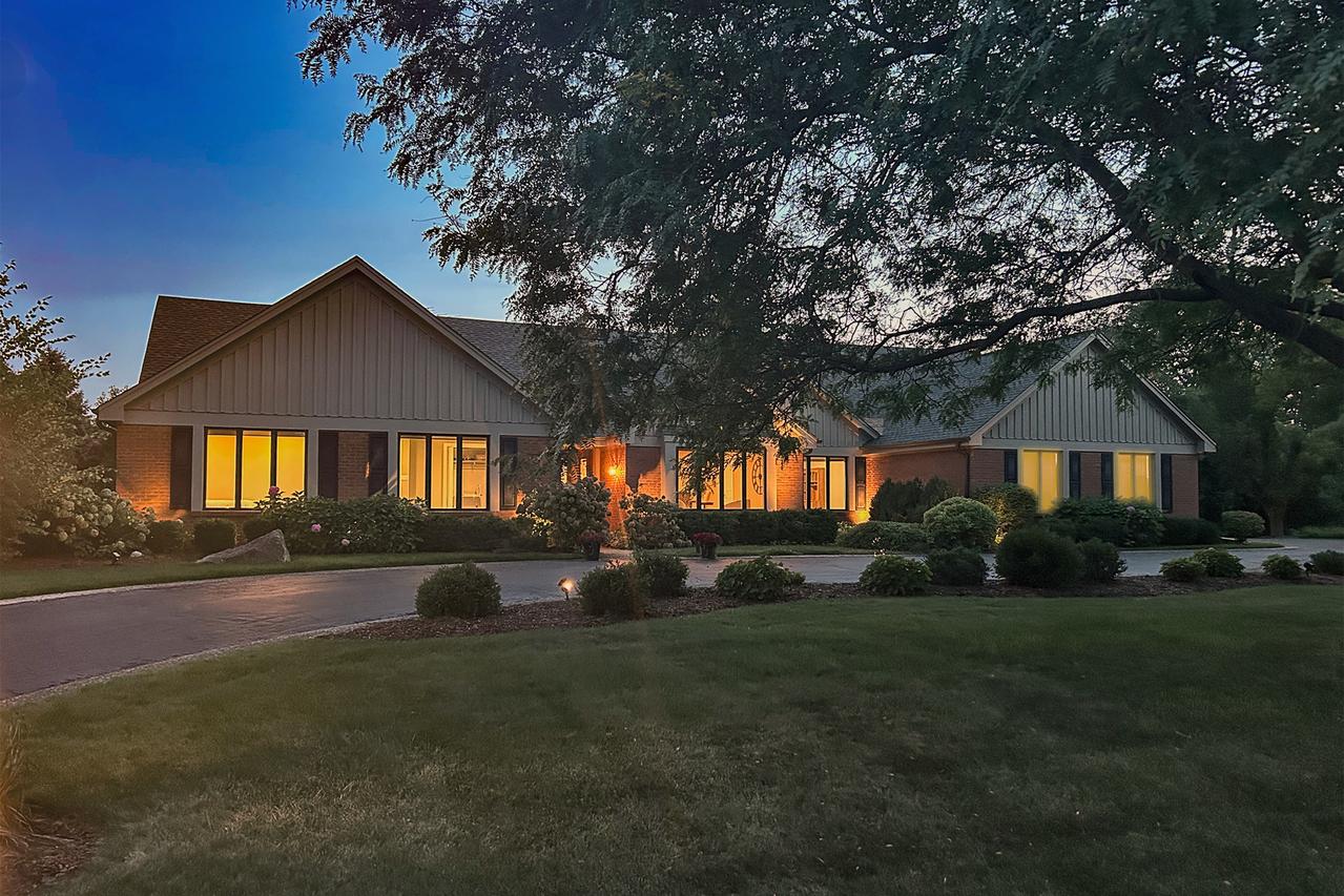 2022 Abbotsford Dr., Inverness, IL 60010