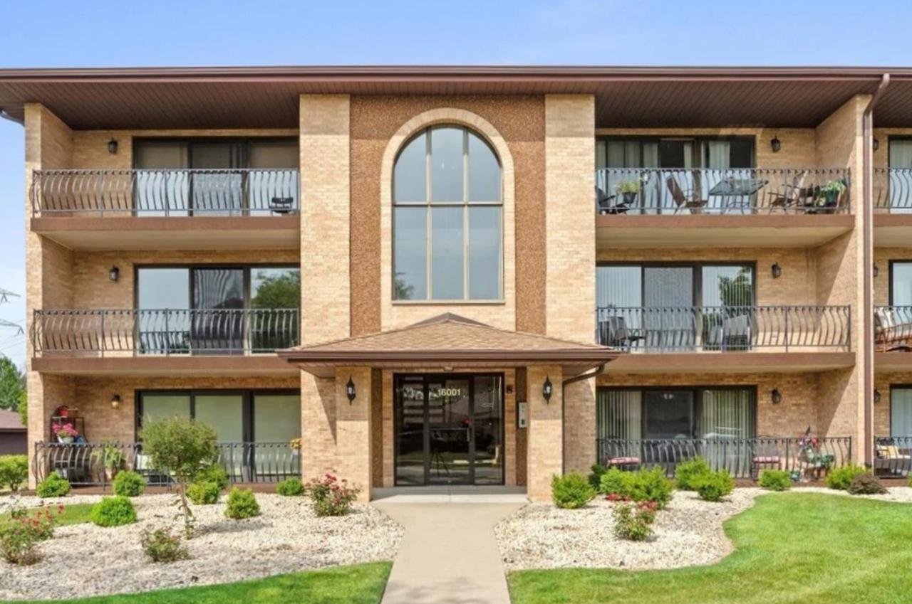 16001 Eagle Ridge Dr. #1S, Tinley Park, IL 60477