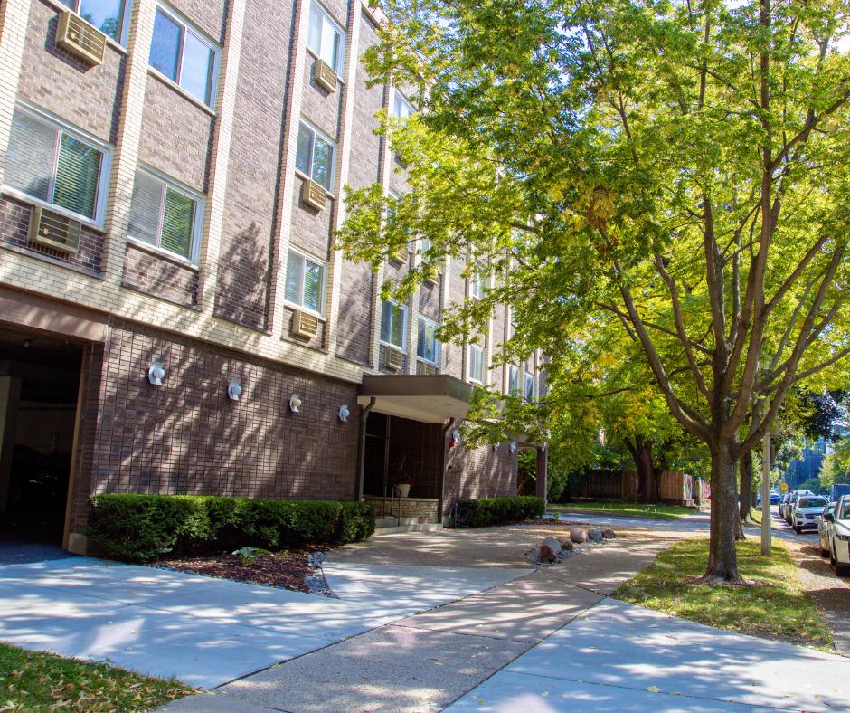 222 N Grove Ave. #2B, Oak Park, IL 60302