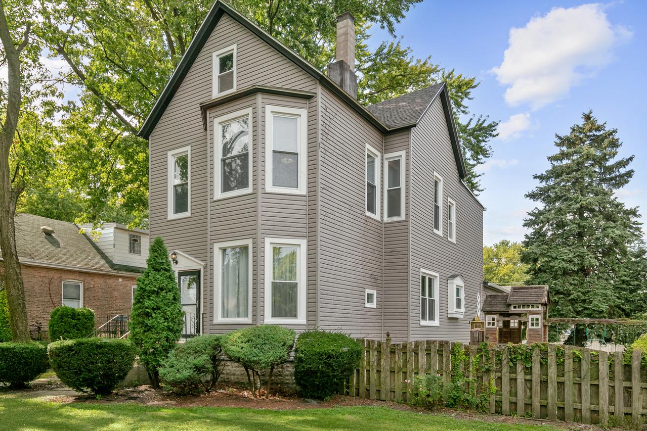 9412 S Homan Ave., Evergreen Park, IL 60805