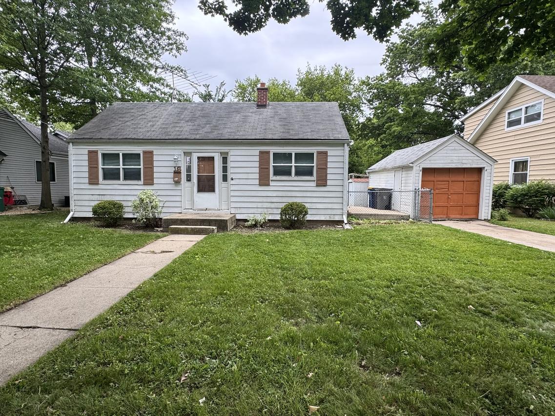 16 S Clifton Ave., Elgin, IL 60123