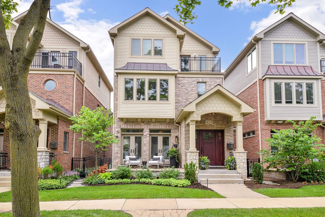 424 W Seminary Ave., Wheaton, IL 60187