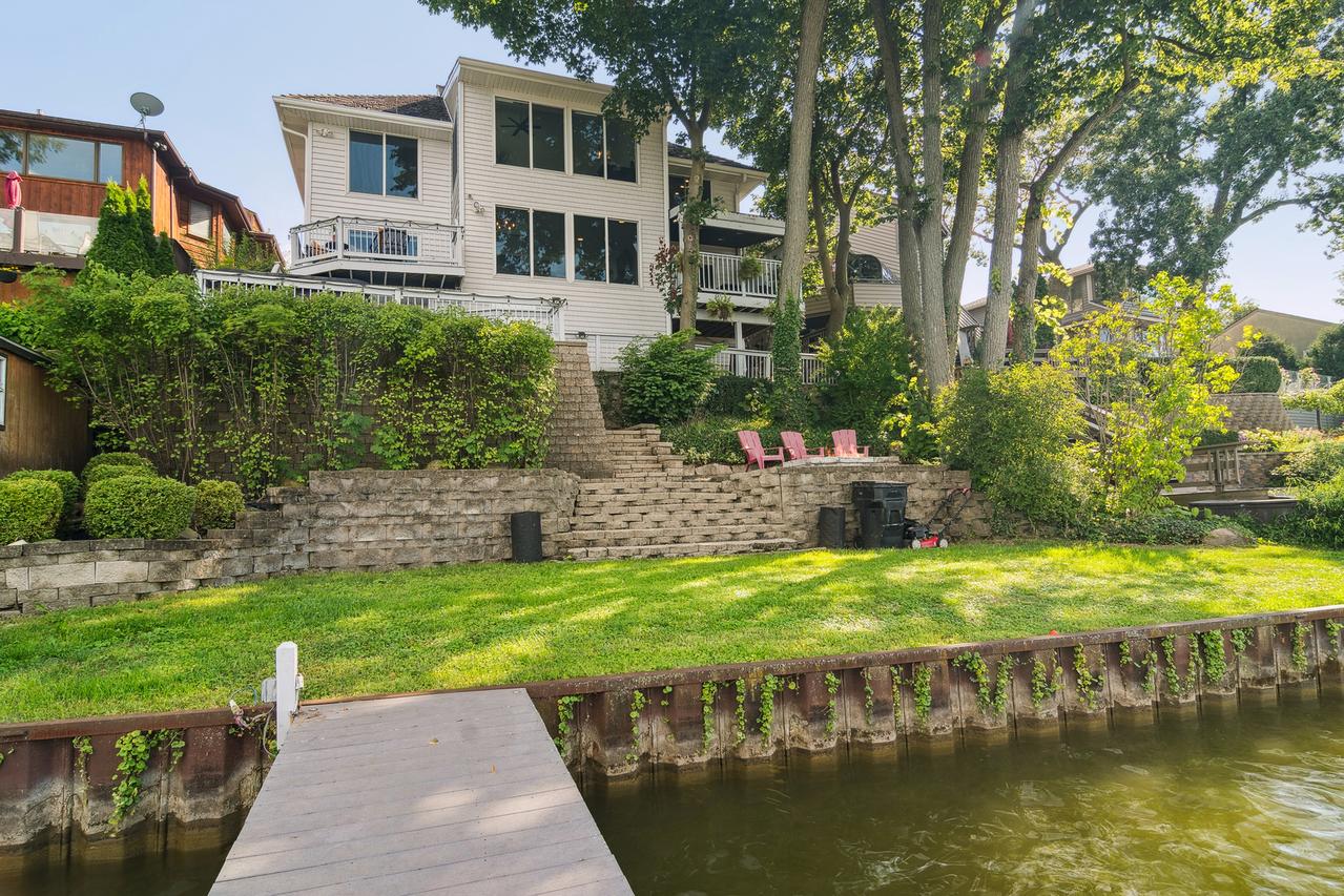 19330 W Lake View Ave., Mundelein, IL 60060