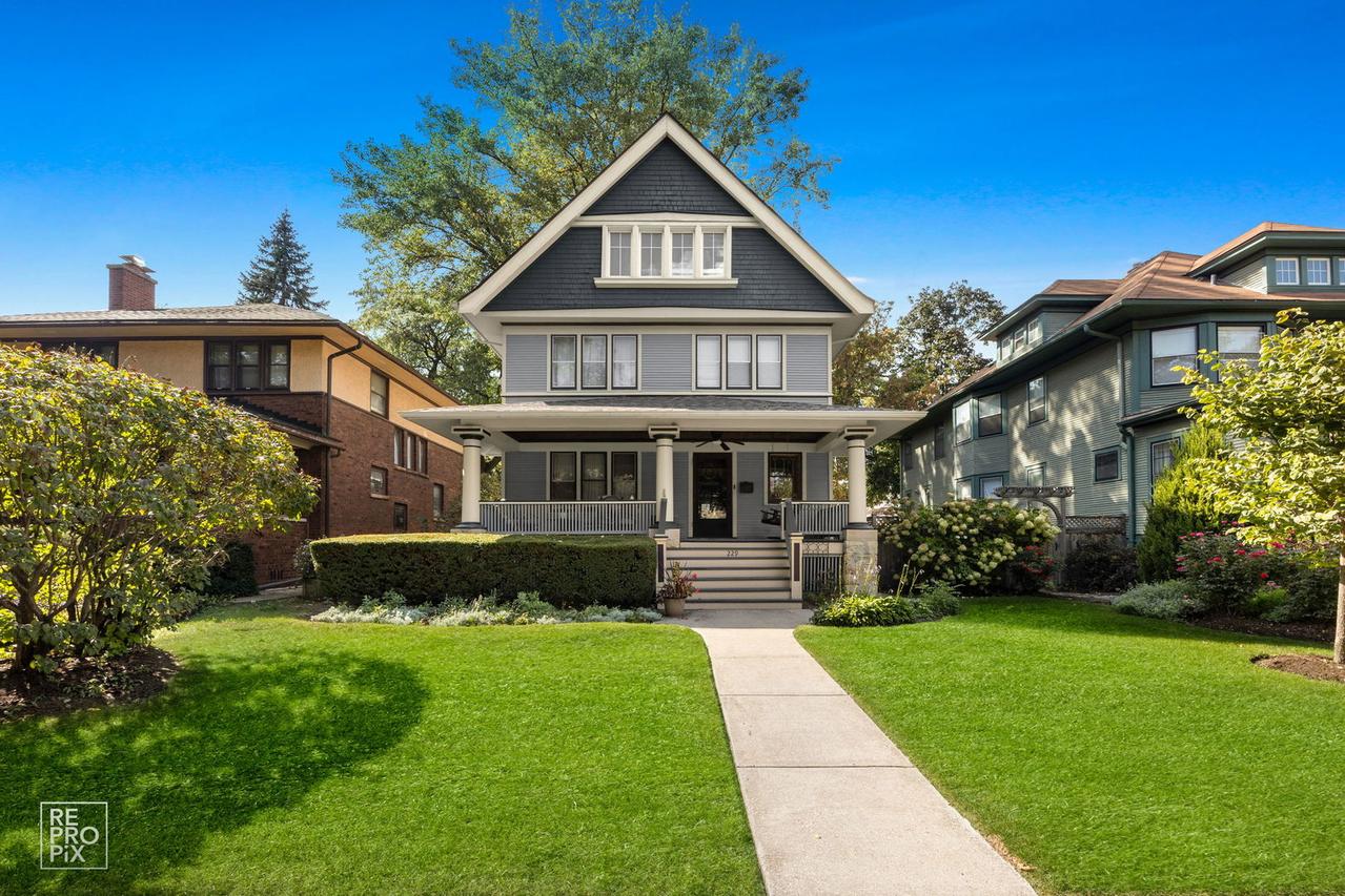 229 S Ridgeland Ave., Oak Park, IL 60302