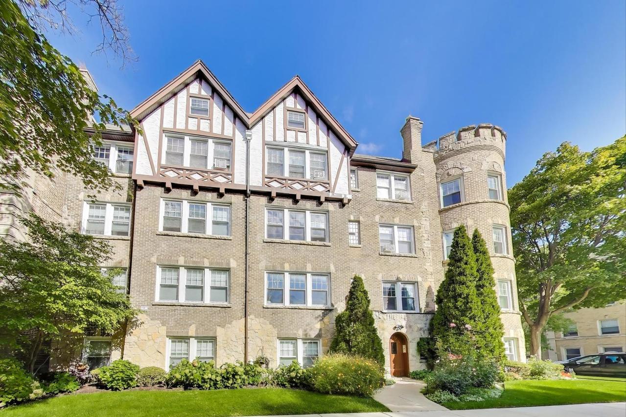 2300 W Farwell Ave. #3, Chicago, IL 60645