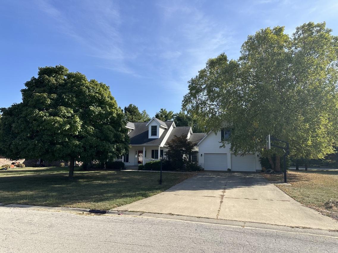 1207 Dickens Dr., Monticello, IL 61856