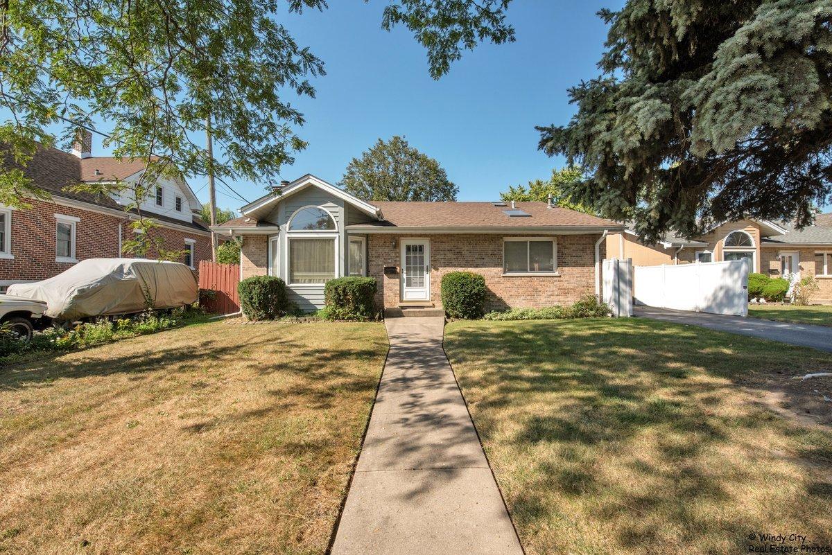 152 N May St., Addison, IL 60101