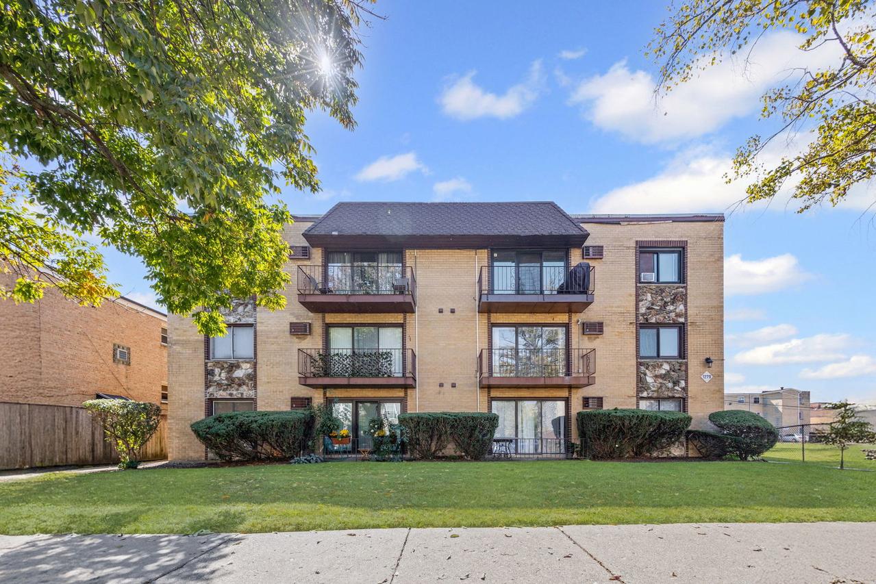 1279 Harding Ave. #3B, Des Plaines, IL 60016