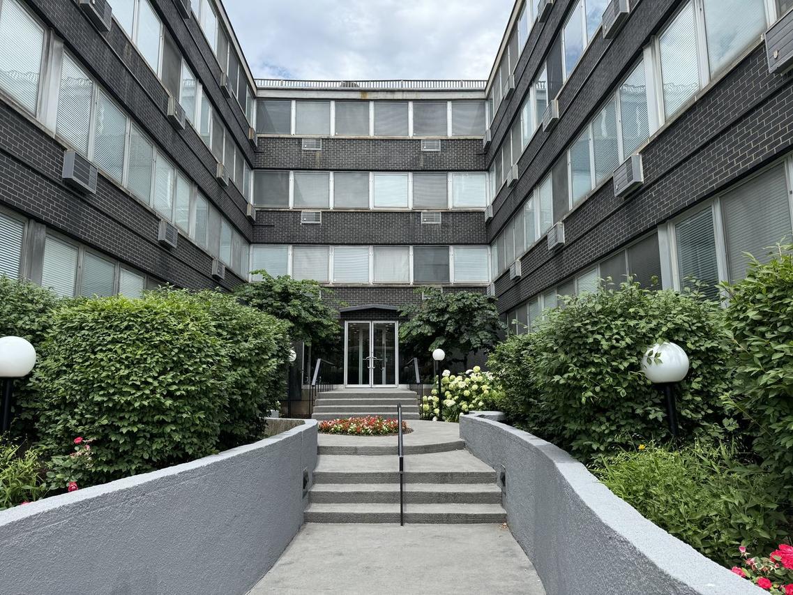 7251 Randolph St. #C6, Forest Park, IL 60130