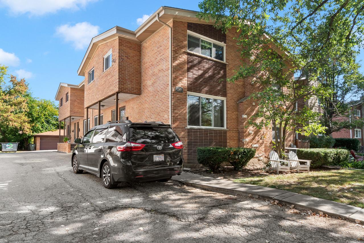 249 S Vine Ave. #B, Park Ridge, IL 60068