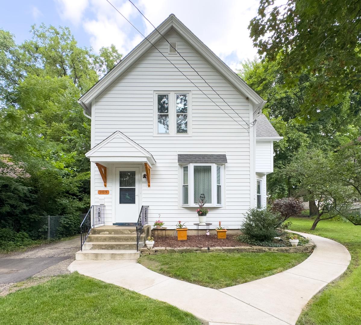909 Bellevue Ave., Elgin, IL 60120