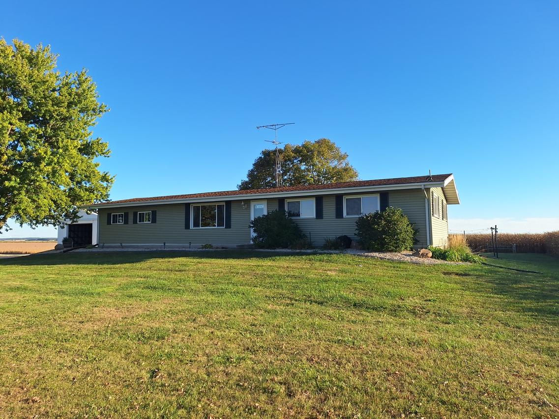 2117 Us Rt 30, West Brooklyn, IL 61378