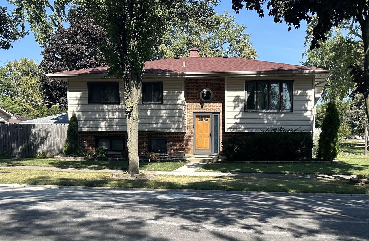 318 Marshall Rd., Bensenville, IL 60106