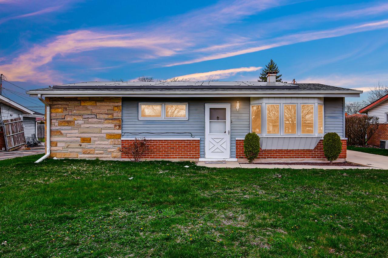 1494 Stanley Blvd., Calumet City, IL 60409