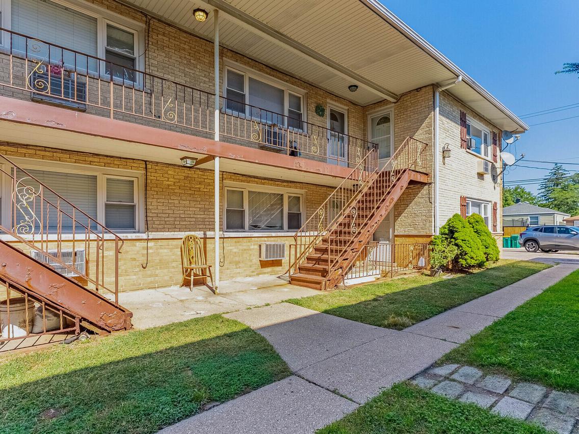 4215 Harlem Ave. #8, Stickney, IL 60402