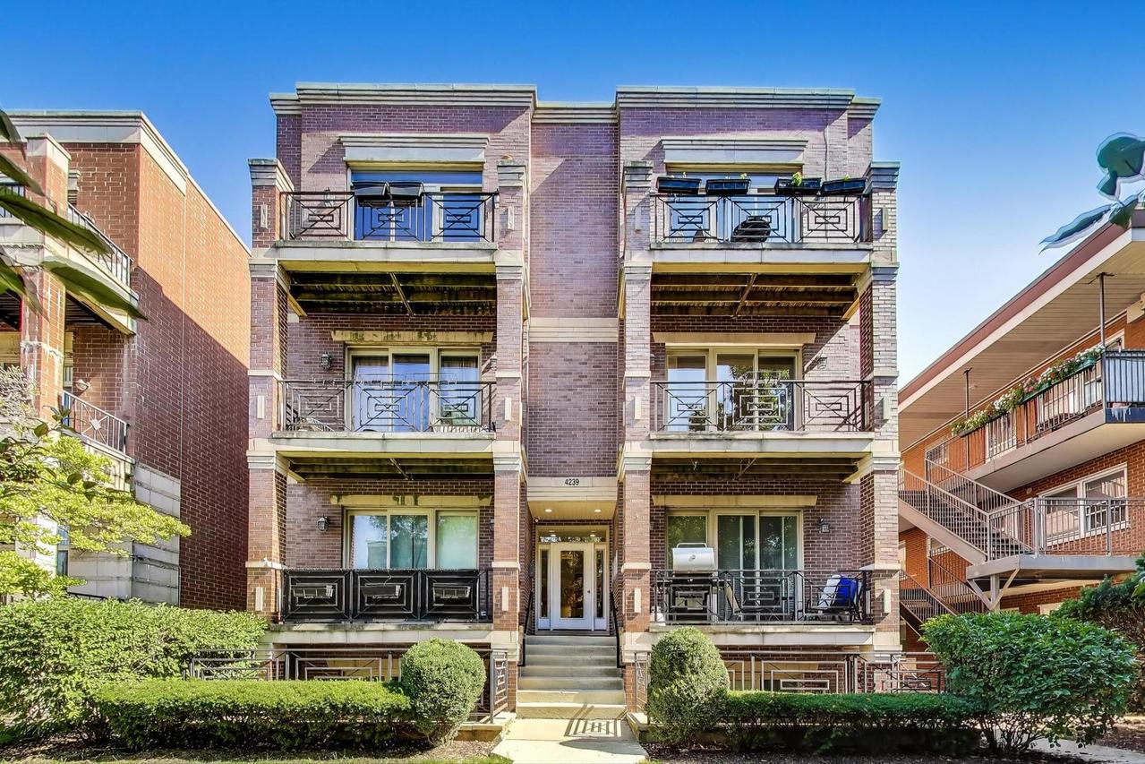 4239 N Keystone Ave. #3S, Chicago, IL 60641