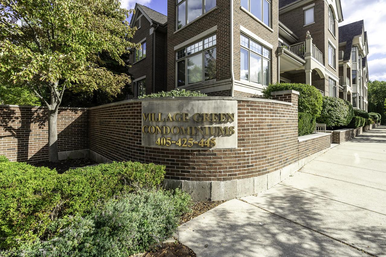 445 Village Green Ct. #301, Lincolnshire, IL 60069