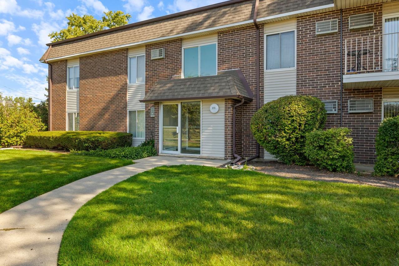 972 Thornton Ln. #102, Buffalo Grove, IL 60089