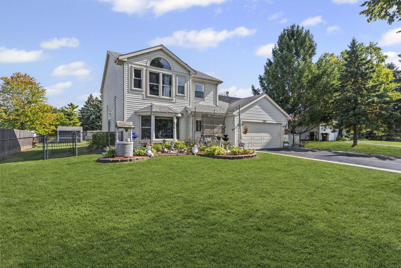 1549 Hollytree Ln., Crystal Lake, IL 60014