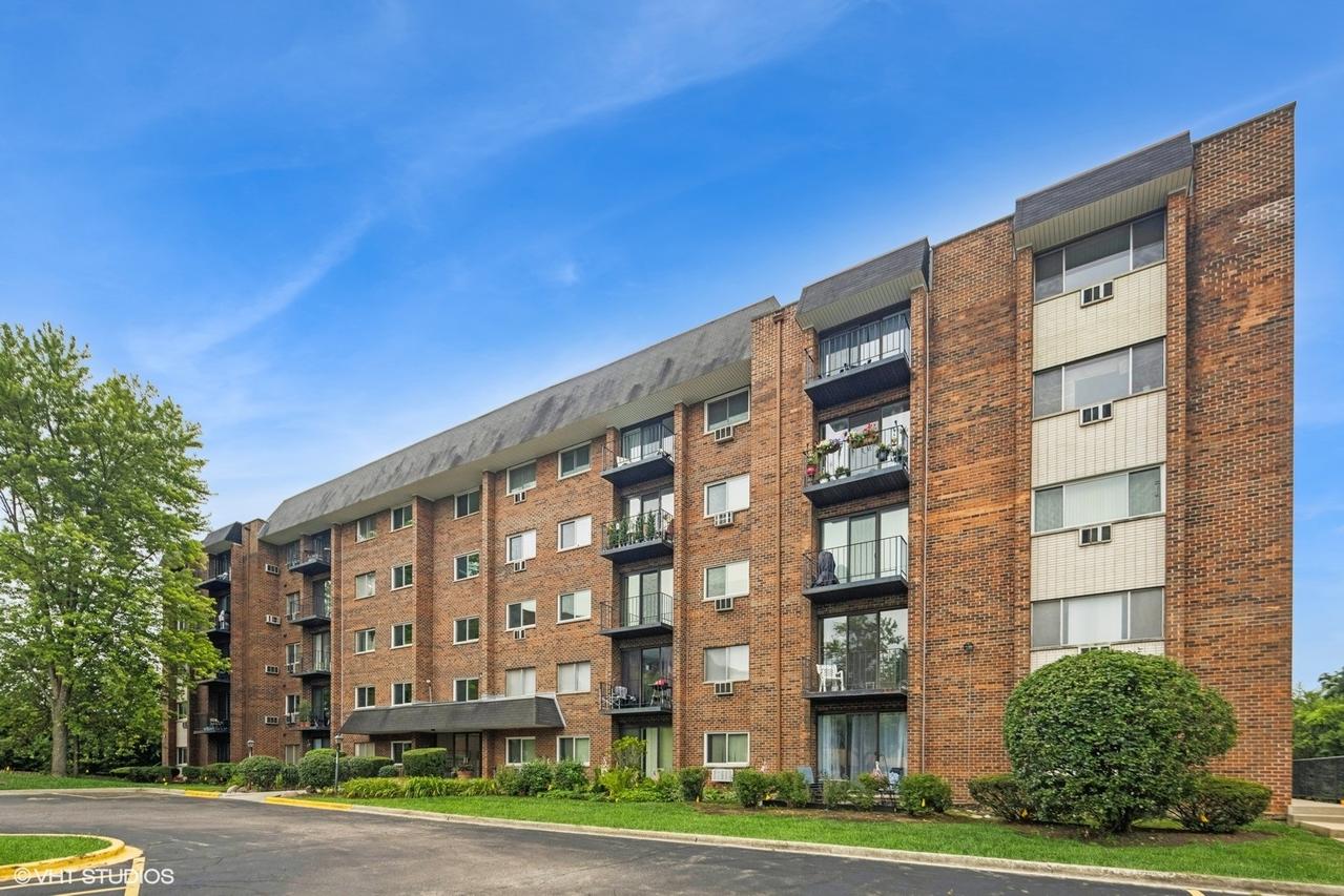 4721 Saint Joseph Creek Rd. #1B, Lisle, IL 60532