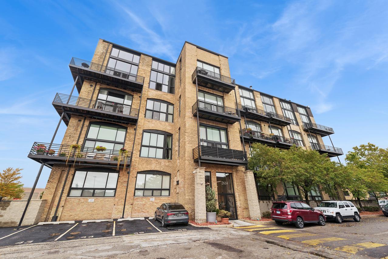 2614 N Clybourn Ave. #401, Chicago, IL 60614