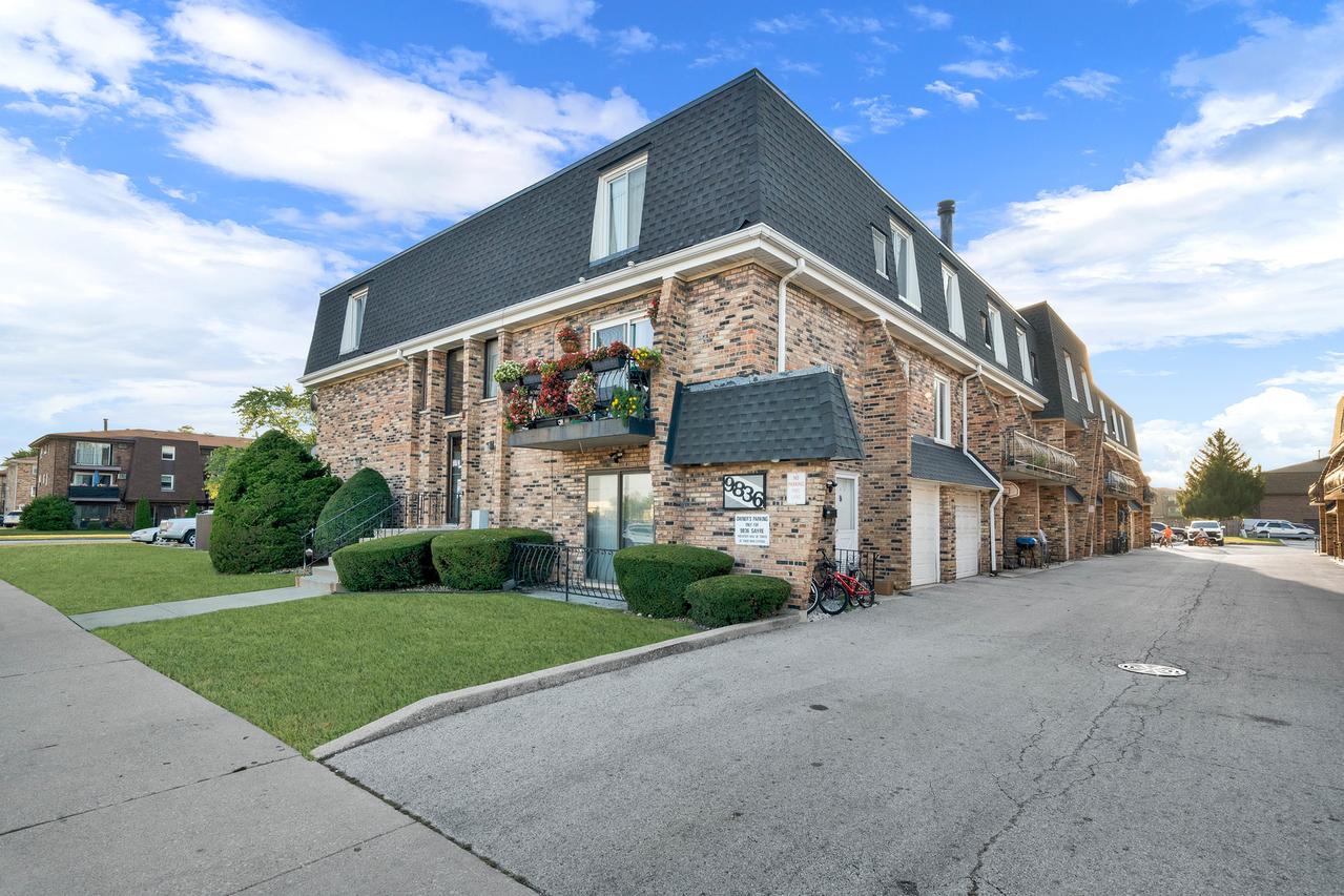 9836 Sayre Ave. #15, Chicago Ridge, IL 60415