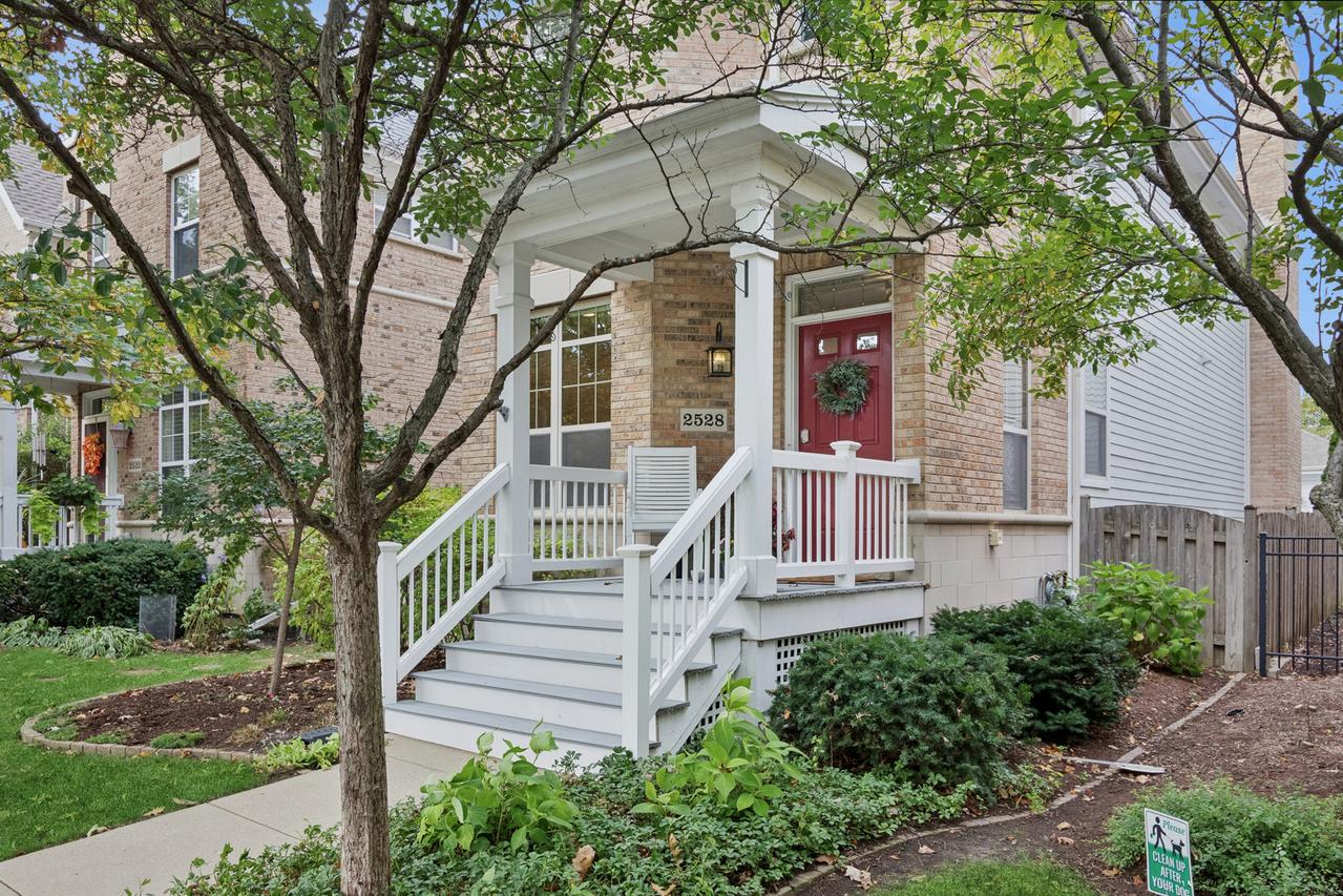 2528 Violet St., Glenview, IL 60026