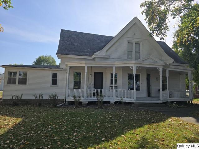 102 Center St., Augusta, IL 62311