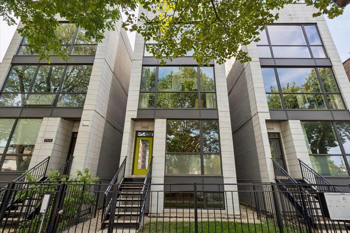 2532 N Linden Pl. #1, Chicago, IL 60647